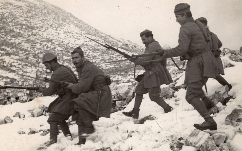 1940: Η στολή του Έλληνα πολεμιστή και το τυφέκιο Mauser (βίντεο)