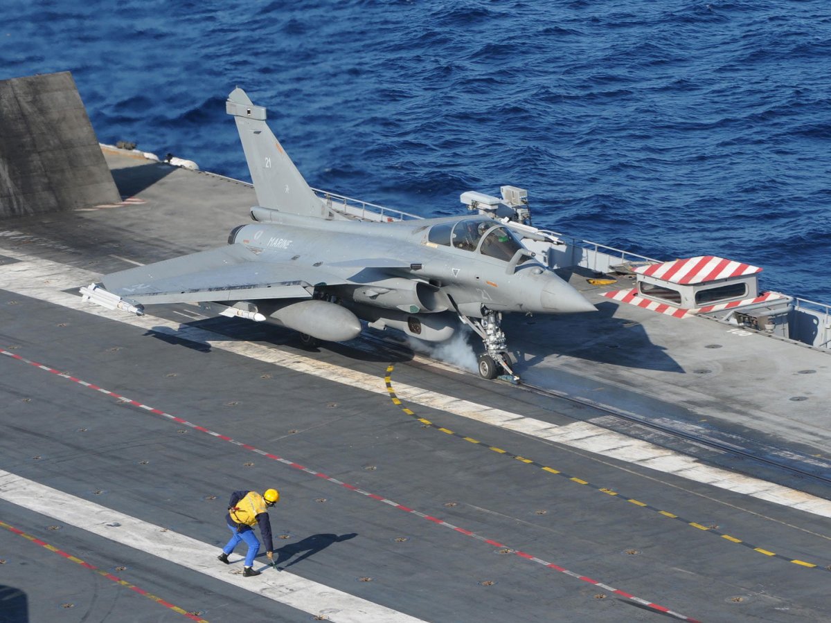 Η Le Monde θέλει η Δύση να κτυπήσει την Συρία