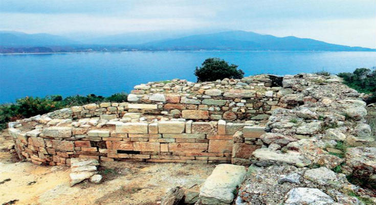 Ο χώρος του ταφικού μνημείου, όπως τον έχει αποκαλύψει ο αρχαιολόγος Κ. Σισμανίδης και κάνει τον γύρο του κόσμου μετά τον εντοπισμό του.