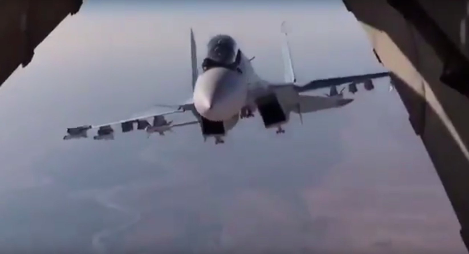 Όταν ένα Su-30SM είναι έτοιμο να «προσγειωθεί»  μέσα σε ένα Il-76 εν πτήση (βίντεο)