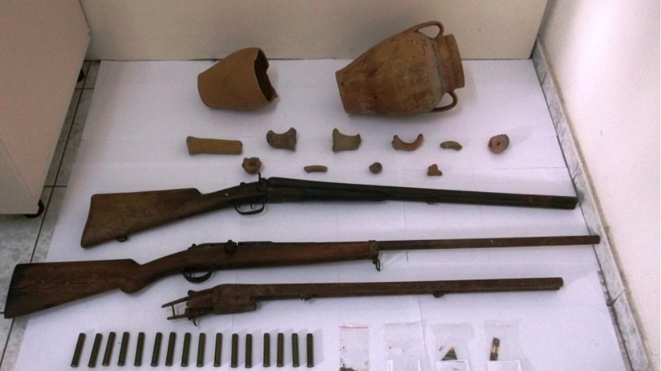Χαλκιδική: Αρχαία, όπλα και ναρκωτικά σε μαντρί 53χρονου
