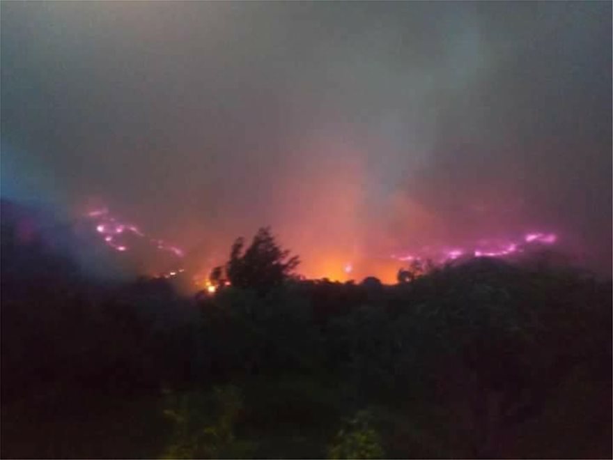 Ηλεία: Ανεξέλεγκτη μαίνεται η μεγάλη πυρκαγιά – Εκκενώνεται η Σκιλλουντία (βίντεο)