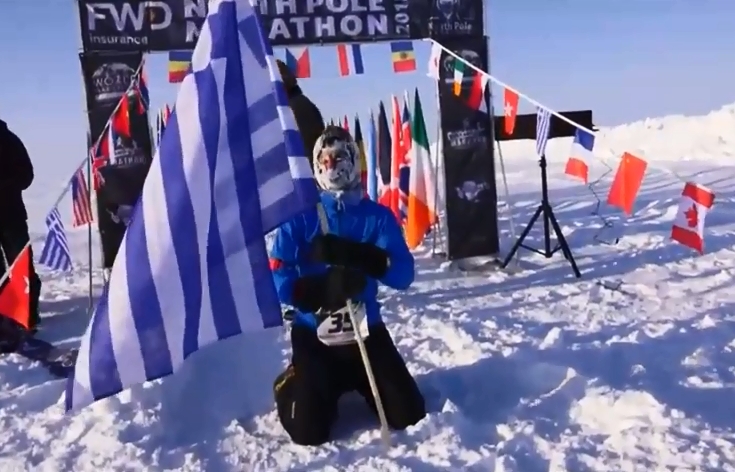 Έλληνας ο νικητής στον μαραθώνιο του Βορείου Πόλου – Με την σημαία στο χέρι! (βίντεο)