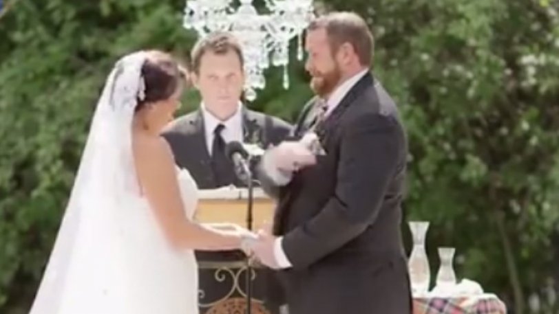 Δείτε το απίστευτο χαστούκι του γαμπρού στη … νύφη την ώρα του γάμου (βίντεο)