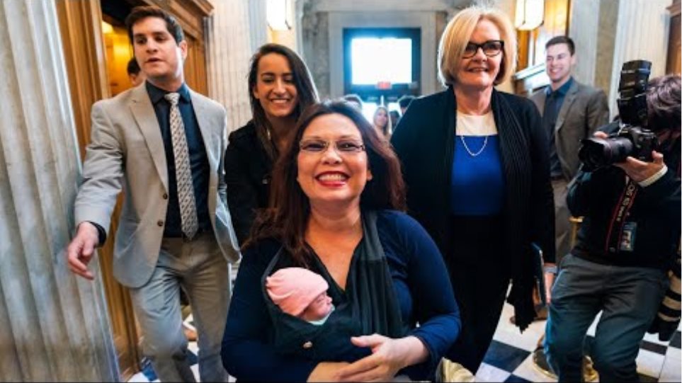 Η Τάμι Ντάκγουορθ  ψήφισε  στη Γερουσία αγκαλία με το 10ημερών μωρό της(video)