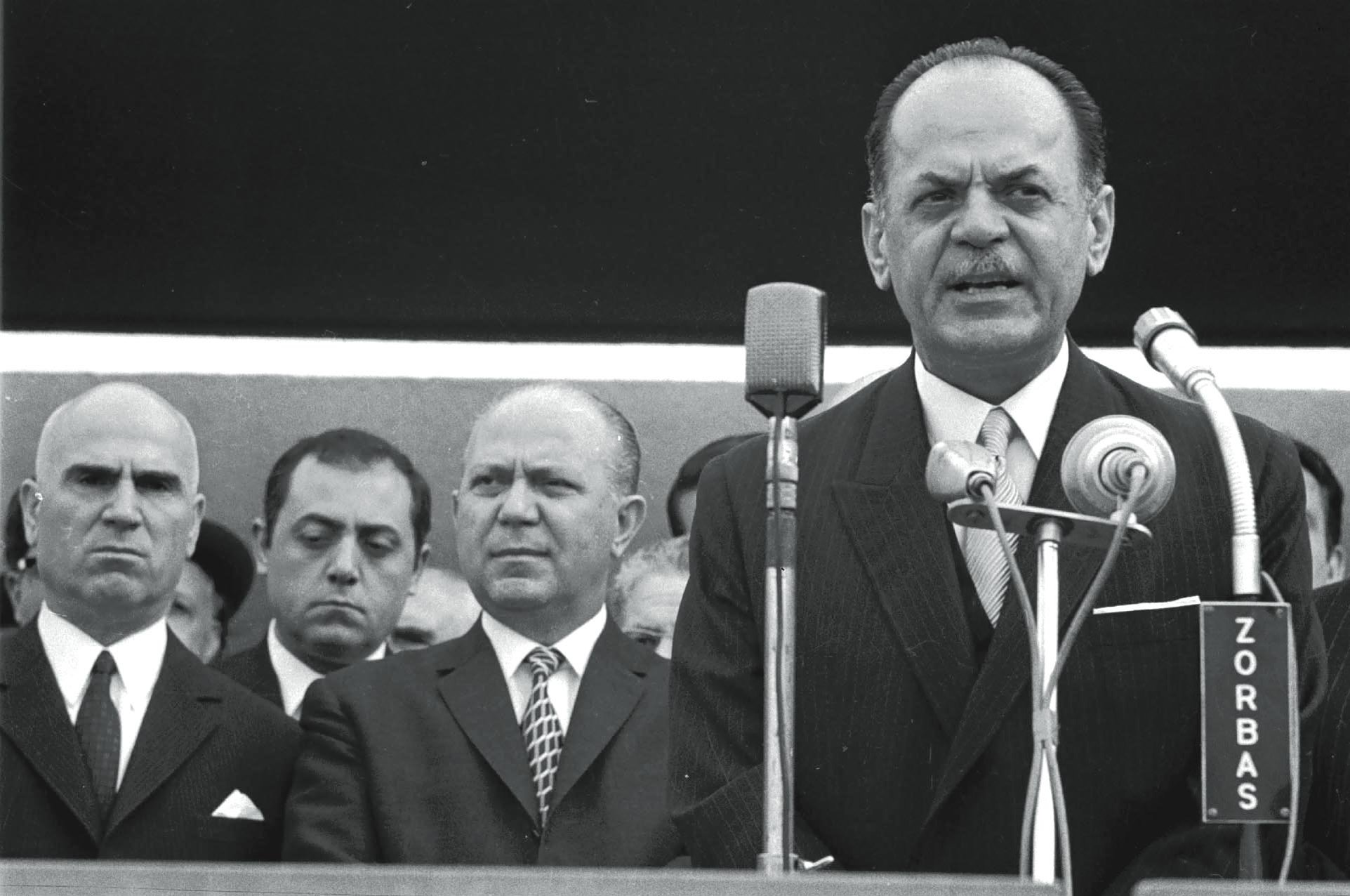 ΣΥΡΙΖΑ: «Σκάνδαλο η προσφορά της Espresso με τα εμβατήρια της χούντας»!