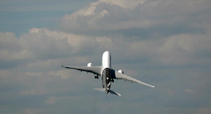 Η απίστευτη και σχεδόν κάθετη απογείωση ενός Airbus A350 (βίντεο)