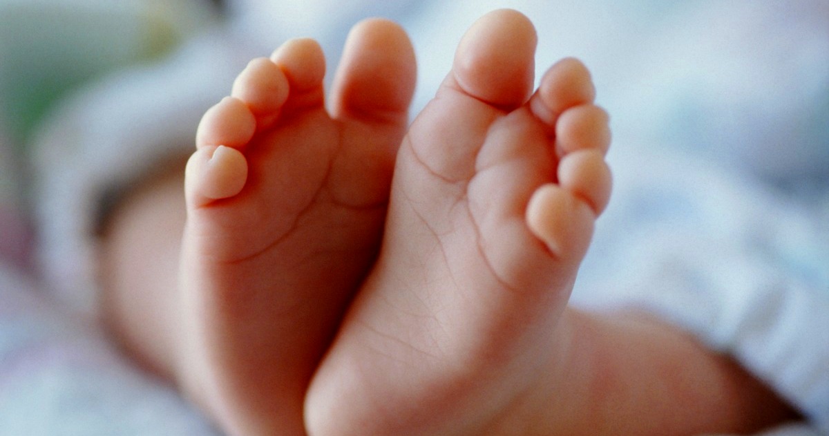 Φρίκη: Βρέθηκε νεκρό νεογέννητο μωρό σε ακάλυπτο πολυκατοικίας στη Νέα Σμύρνη!