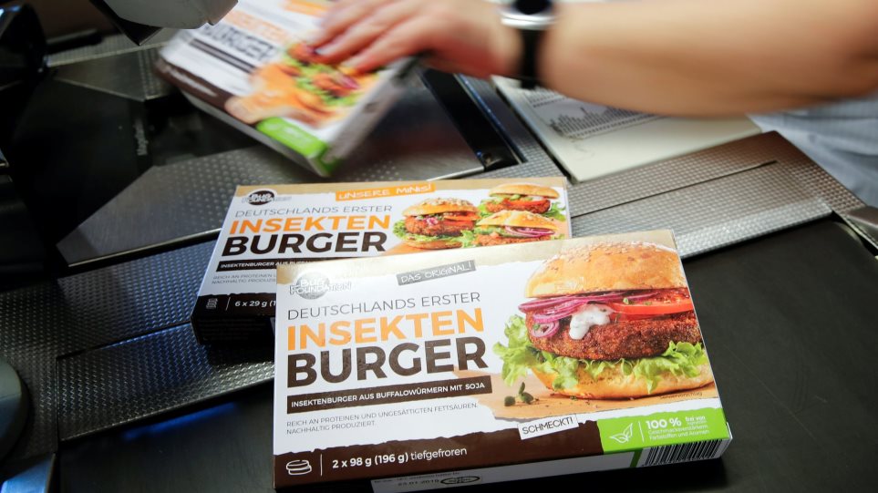 Αηδιαστικό: Σούπερ μάρκετ στη Γερμανία πουλάει μπέργκερ από… σκουλήκια!