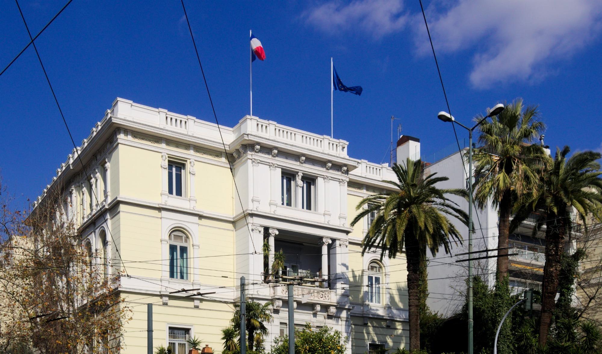 Επίθεση του «Ρουβίκωνα» με μπογιές στο κτίριο της γαλλικής πρεσβείας