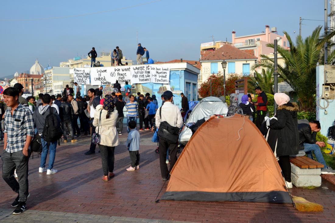 Λέσβος: Σύλληψη 120 μεταναστών και δύο Ελλήνων στην πλατεία Σαπφούς
