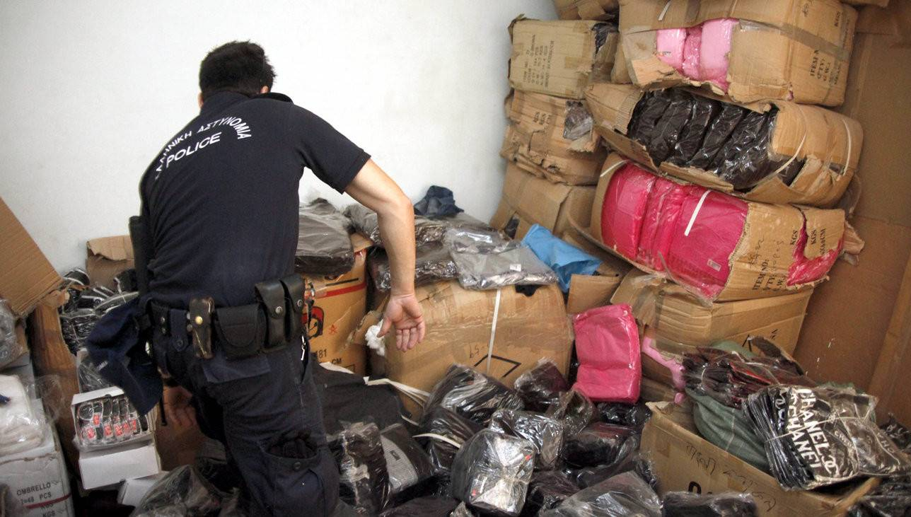 Κρήτη: Συνελήφθησαν δυο Κινέζοι με χιλιάδες προϊόντα «μαϊμού»