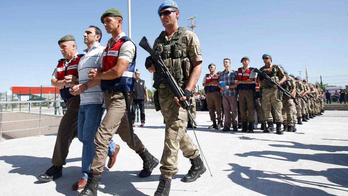 «Γκιουλενιστές» και 800 πράκτορες της ΜΙΤ «πονοκεφαλιάζουν» την κυβέρνηση για την προστασία του Τούρκου αξιωματικού