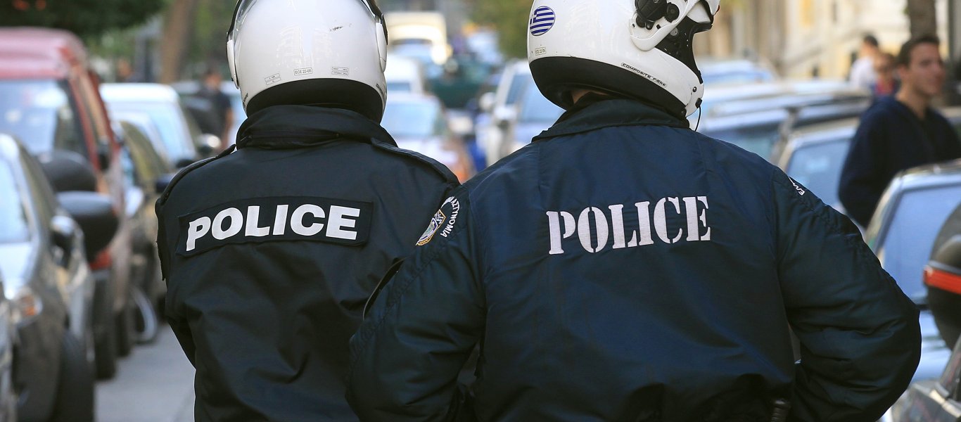 Σύλληψη τριών αλλοδαπών στην Ακρόπολη –  Λήστευαν κόσμο με την απειλή μαχαιριού