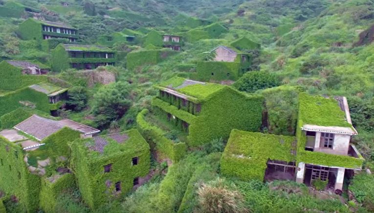 Κίνα: Εγκαταλελειμμένο χωριό έχει γίνει ένα με την φύση! (βίντεο)