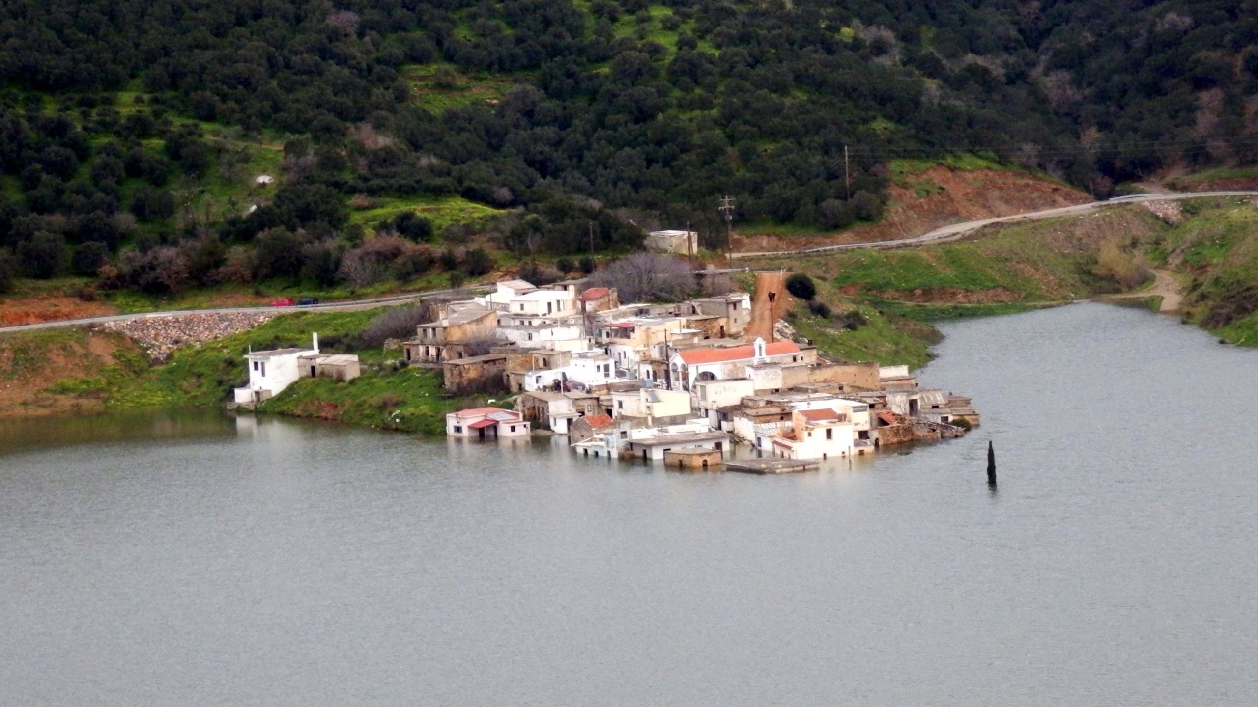 Βίντεο: Το χωριό της Κρήτης που βυθίζεται