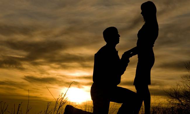 Τα 4 πράγματα που πρέπει να σκεφτείτε πριν δεχθείτε την πρόταση γάμου