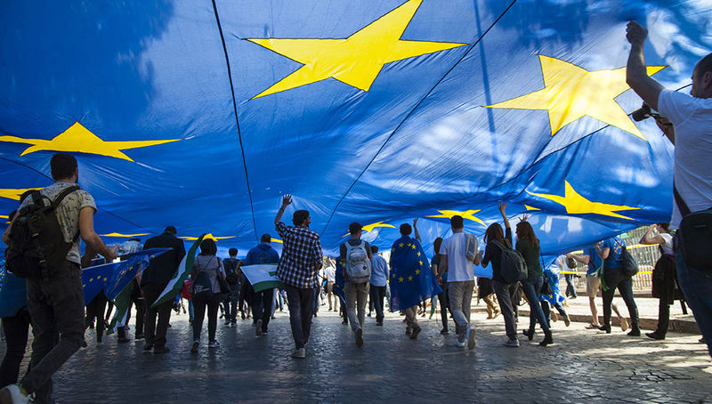 Τριπλασιασμό δαπανών για τη μετανάστευση και την άμυνα στον νέο προϋπολογισμό της ΕΕ θέλει η Κομισιόν