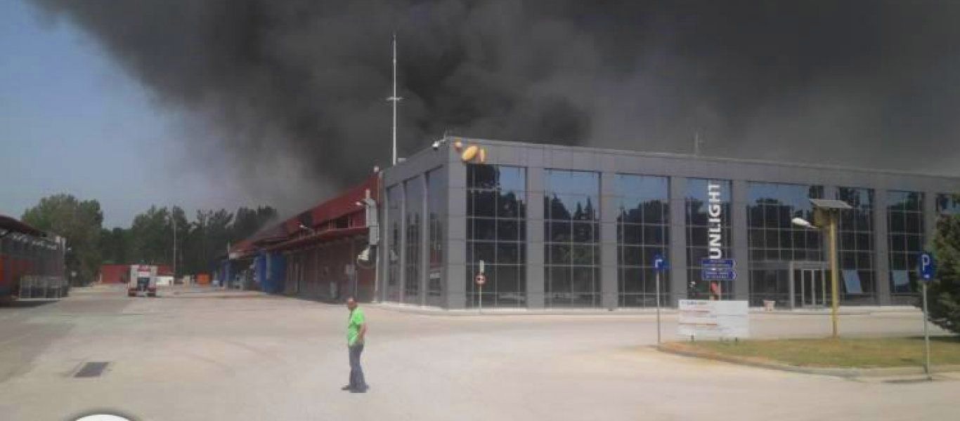 Αγωνία για περιβαλλοντική καταστροφή στην Ξάνθη από την φωτιά στην Sunlight – Εκκενώθηκαν δέκα χωριά!