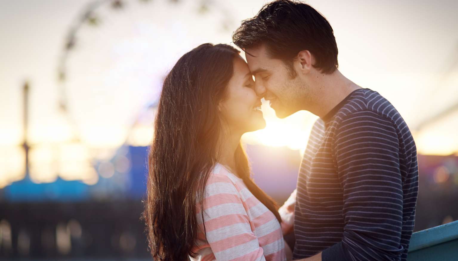 Eσείς γνωρίζατε αυτά τα δέκα πράγματα για το φιλί; (βίντεο)