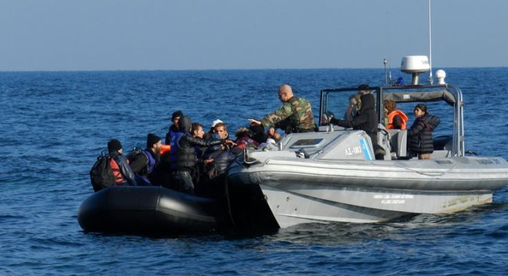 Στην Πάτρα οι «πρόσφυγες» οπλοφορούν και στο Α. Αιγαίο η FRONTEX  συνεχίζει τις «διασώσεις»