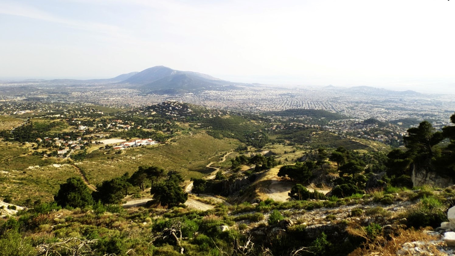 Τα 4 βουνά που «αγκαλιάζουν» την Αθήνα (φωτό)