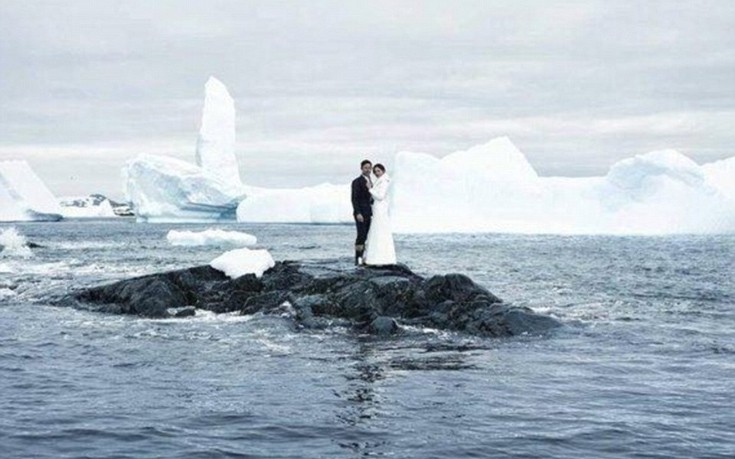 Το ζευγάρι που παντρεύτηκε με φόντο αποικία πιγκουίνων στην Ανταρκτική (φωτό, βίντεο)
