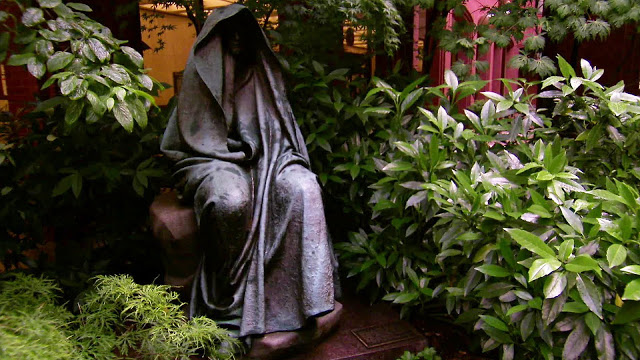 Black Aggie: Ti είναι το «στοιχειωμένο» άγαλμα στην Ουάσιγκτον