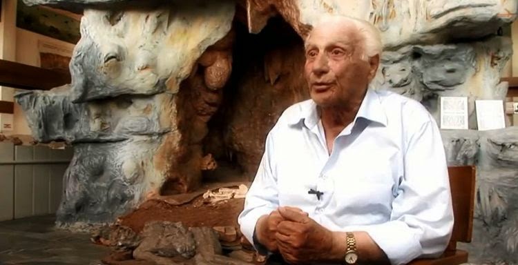 Άρης Πουλιανός: «Δεν θέλουν να ξέρουμε για το σπήλαιο των Πετραλώνων» – Γιατί κρύβουν την καταγωγή των Ελλήνων; (βίντεο)