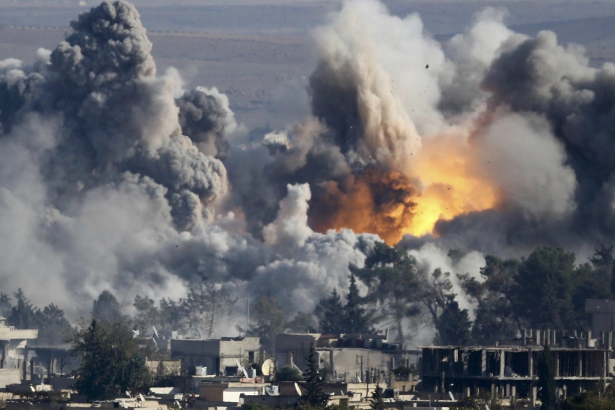 Οκτώ νεκροί άμαχοι από τους αμερικανικούς βομβαρδισμούς στη Β. Συρία