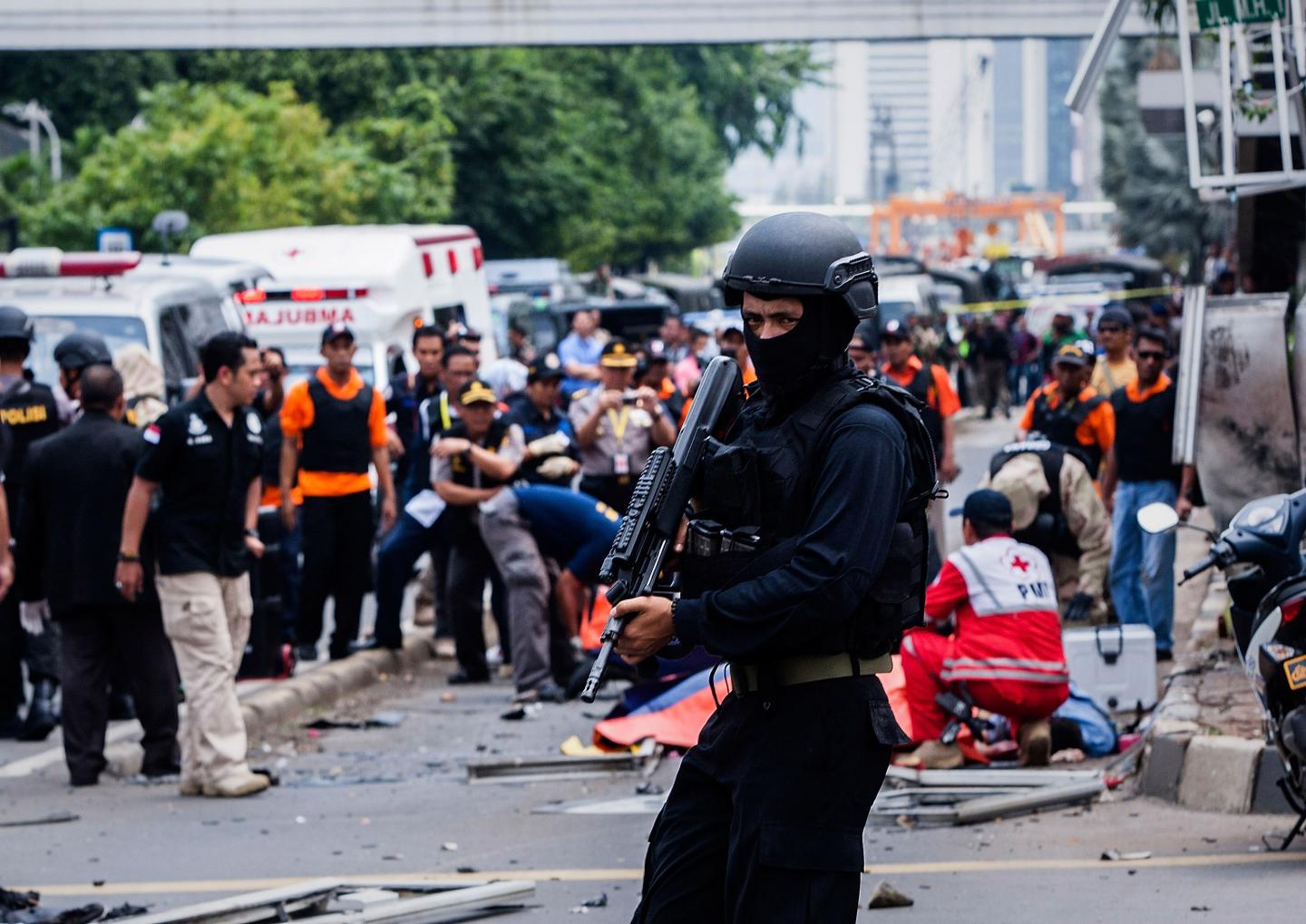 Τρέλα: Πενταμελής οικογένεια με 8χρονο παιδί έκανε την βομβιστική επίθεση στην Ινδονησία!