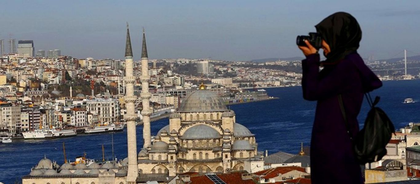 Πρωτοφανής «έκρηξη» του τουρκικού τουρισμού λόγω φτηνής λίρας ανακόπτει και… «περικόπτει» τον ελληνικό τουρισμό!
