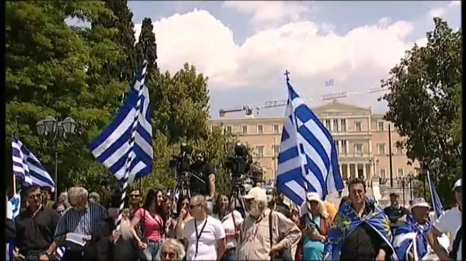 Πλημμύρισε από Ελλάδα χθες το Σύνταγμα στο συλλαλητήριο για τους Ελληνες κρατούμενους στρατιωτικούς