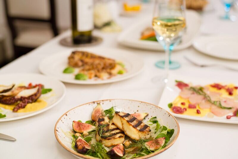 Ύμνοι από το Forbes για το ελληνικό εστιατόριο Nerai στη Νέα Υόρκη (φωτό)