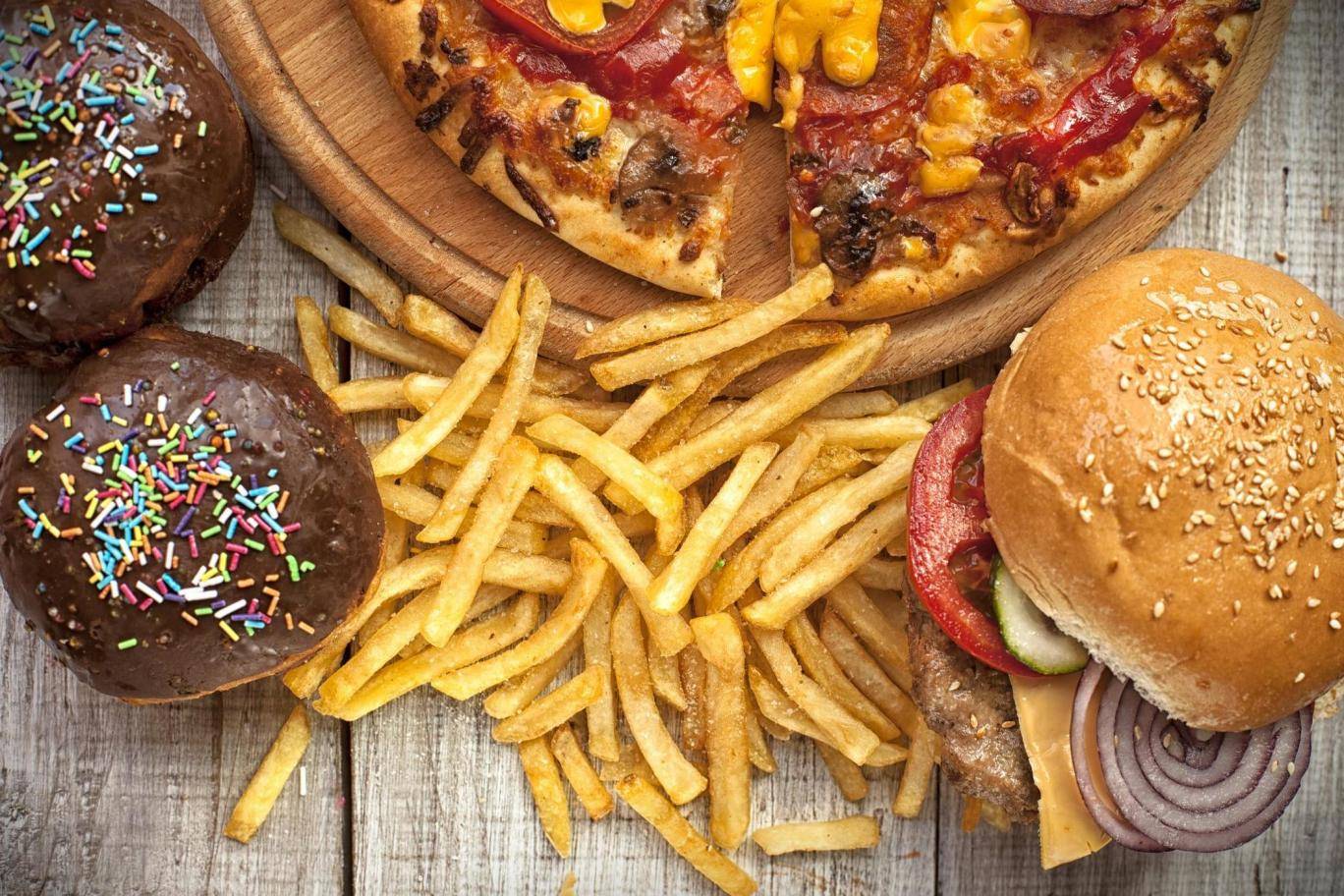 Γιατί μας αρέσει το «junk food»;