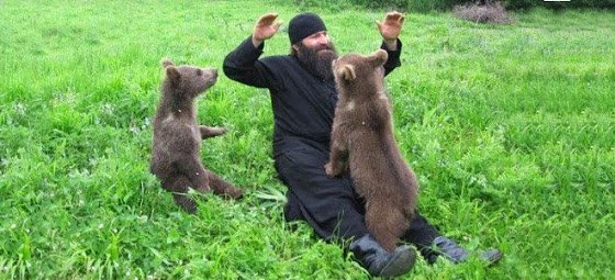 Άγιον Όρος: Μοναχοί έχουν για κατοικίδια αρκούδες