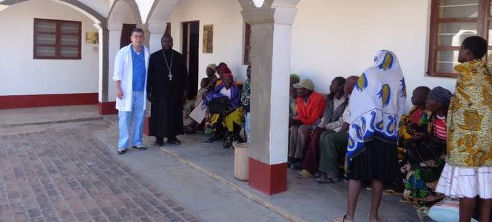 Θεόδωρος Θεοδωρίδης: Ο καθηγητής Μαιευτικής με το πλούσιο ανθρωπιστικό έργο στην Τανζανία (φωτό)