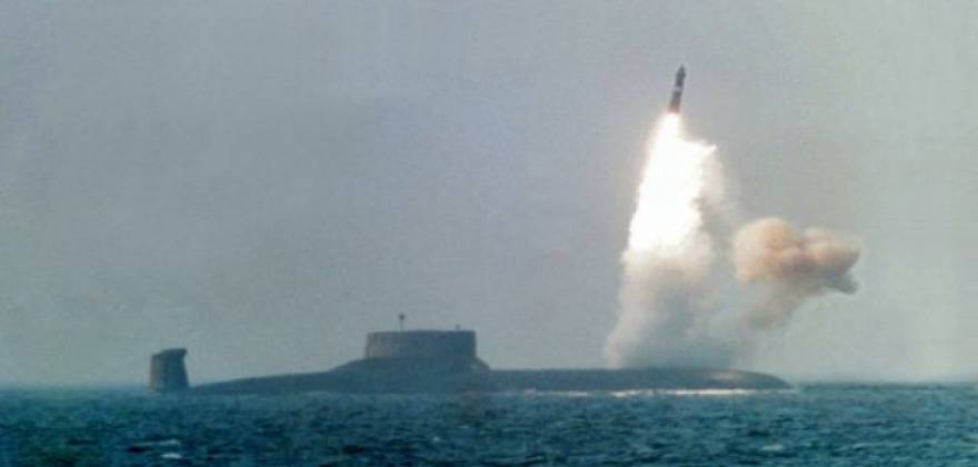 Μαζική εκτόξευση ρωσικών διηπειρωτικών πυραύλων από το SSBN υποβρύχιο Yuri Dolgoruky!