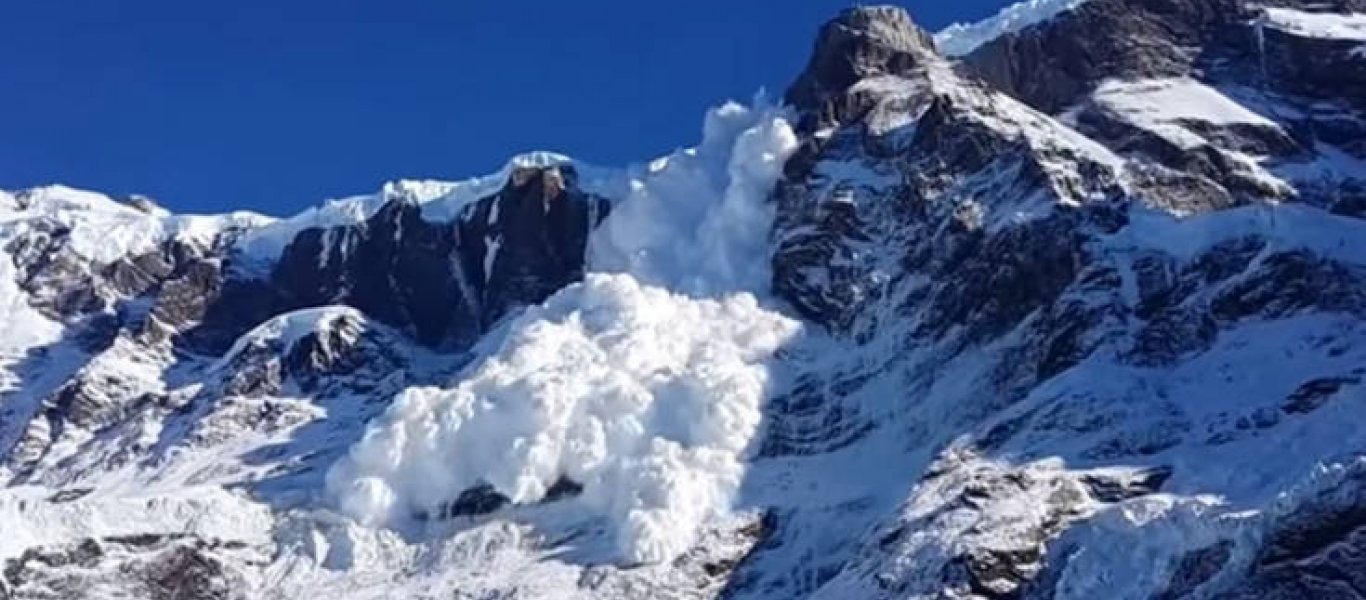 Απολαυστικές εικόνες και βίντεο  από χιονοστιβάδες σε γνωστά βουνά ανά τον κόσμο (βίντεο)
