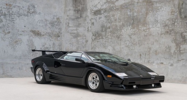 Έφτιαχνε ένα αμάξι για 17 χρόνια – Δείτε τι έγινε όταν το έβγαλε από το γκαράζ (βίντεο)