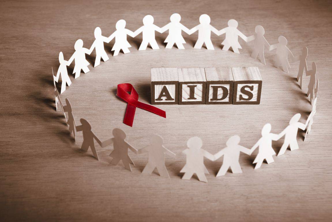 HIV: Χιλιάδες οροθετικοί αποκλείονται από εξετάσεις – 628 νέα περιστατικά για το 2017