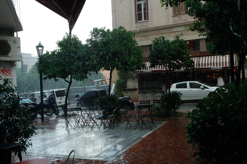 «Ποτάμια» οι δρόμοι της Αθήνας από την ισχυρή καταιγίδα το απόγευμα της Πέμπτης! (φωτό)