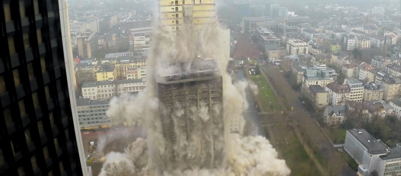 Bίντεο-σοκ: Κατάρρευση ενδεκαόροφου κτιρίου σαν «τραπουλόχαρτο» – Έξι νεκροί