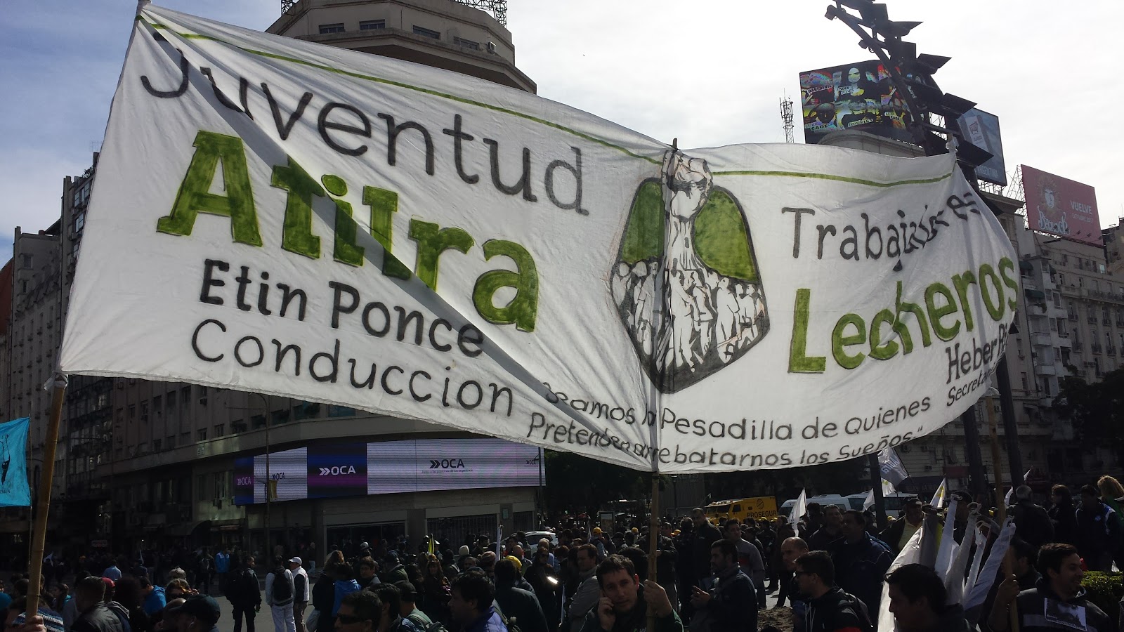 Κοσμοπλημμύρα στο Μπουένος Άιρες από χιλιάδες Αργεντίνους διαδηλωτές ενάντι στο ΔΝΤ