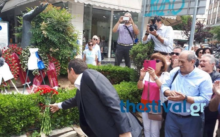 Λουλούδια στο μνημείο του Γρ. Λαμπράκη κατέθεσε ο Αλ. Τσιπρας (βίντεο)
