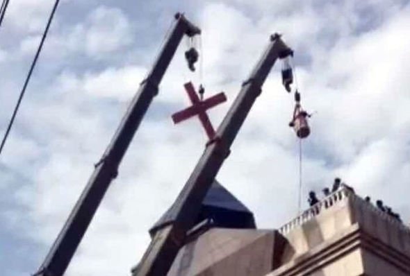 Πρωτοφανής εκστρατεία των κινεζικών αρχών κατά του Χριστιανισμού: Απομάκρυναν 2000 σταυρούς και κατεδάφισαν 50 εκκλησίες