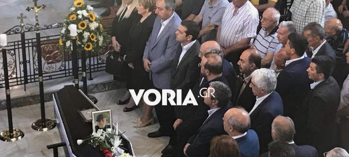 Κοσμοσυρροή στην κηδεία του Χάρρυ Κλυνν – Πάρων και ο Έλληνας πρωθυπουργός Αλ. Τσίπρας (φωτό)