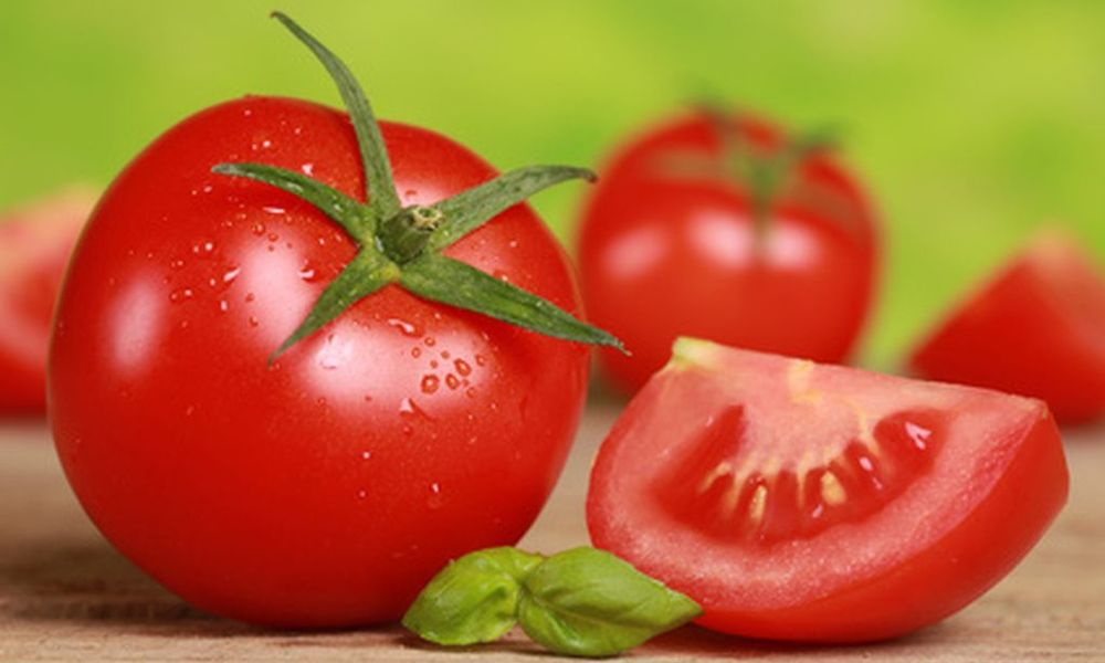 Ντομάτα: Ωμή ή μαγειρεμένη έχει περισσότερα οφέλη για την υγεία;