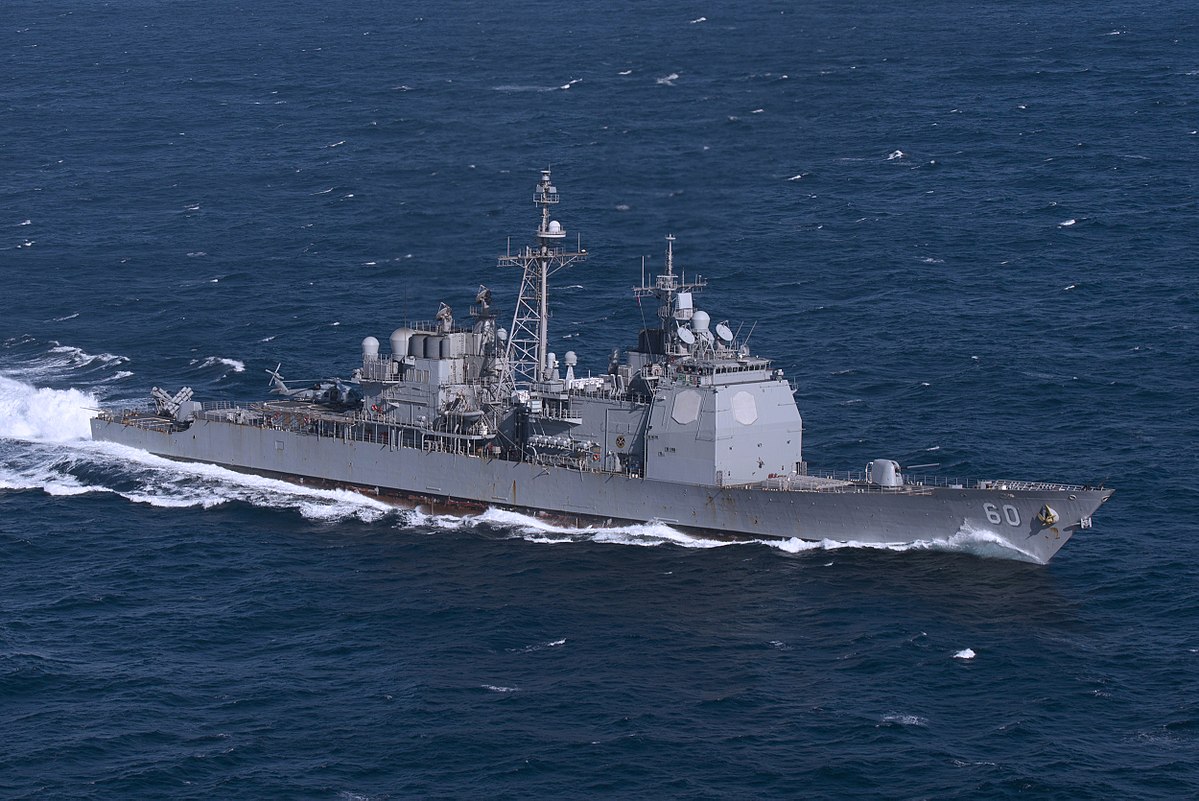 Το αμερικανικό καταδρομικό USS Normandy (CG-60) στην Καλντέρα της Σαντορίνης (βίντεο)