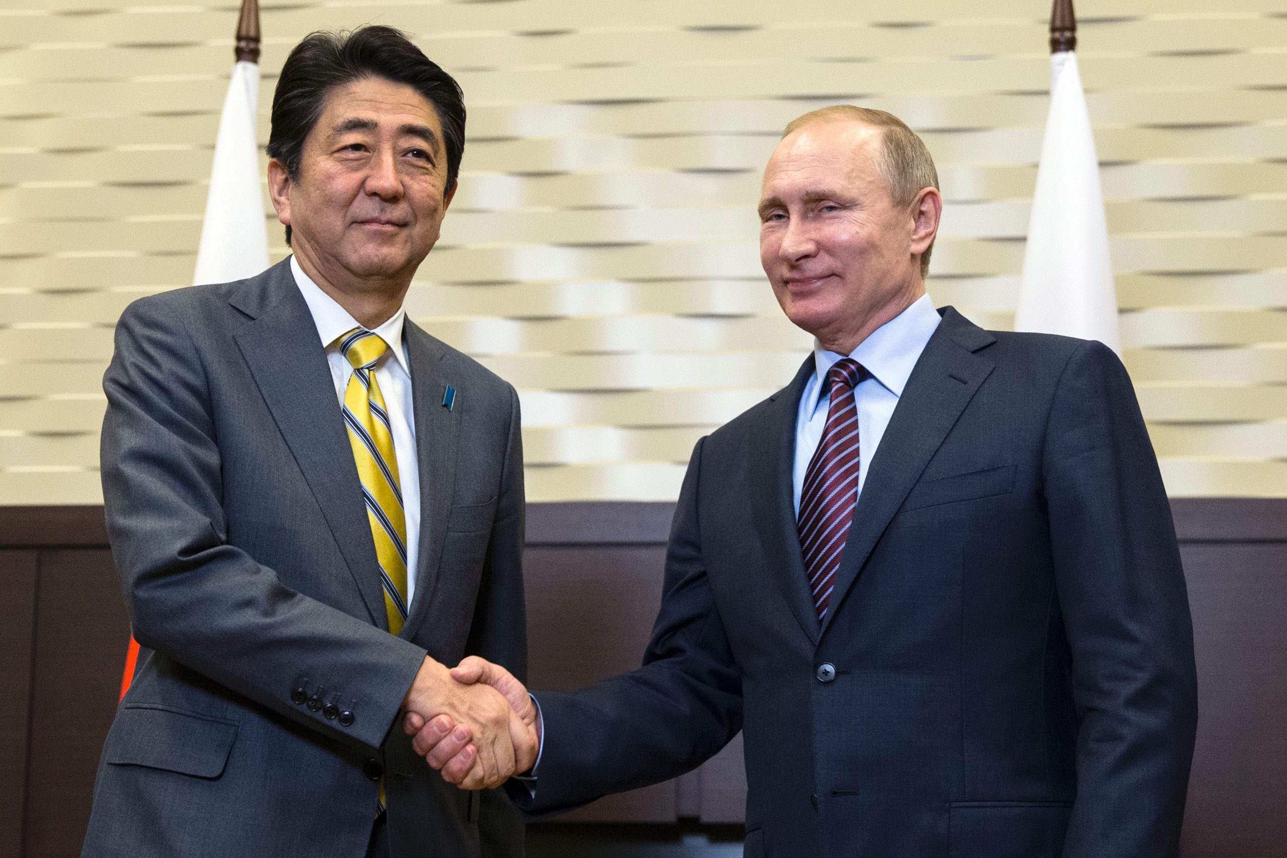 Β. Πούτιν και Σ. Άμπε συζήτησαν για Β. Κορέα και για πιθανή εμπορική συνεργασία Ρωσίας-Ιαπωνίας